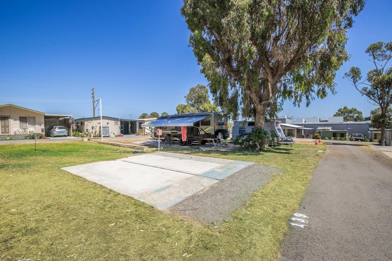 Twin Waters Caravan Park Dawesville Exterior photo